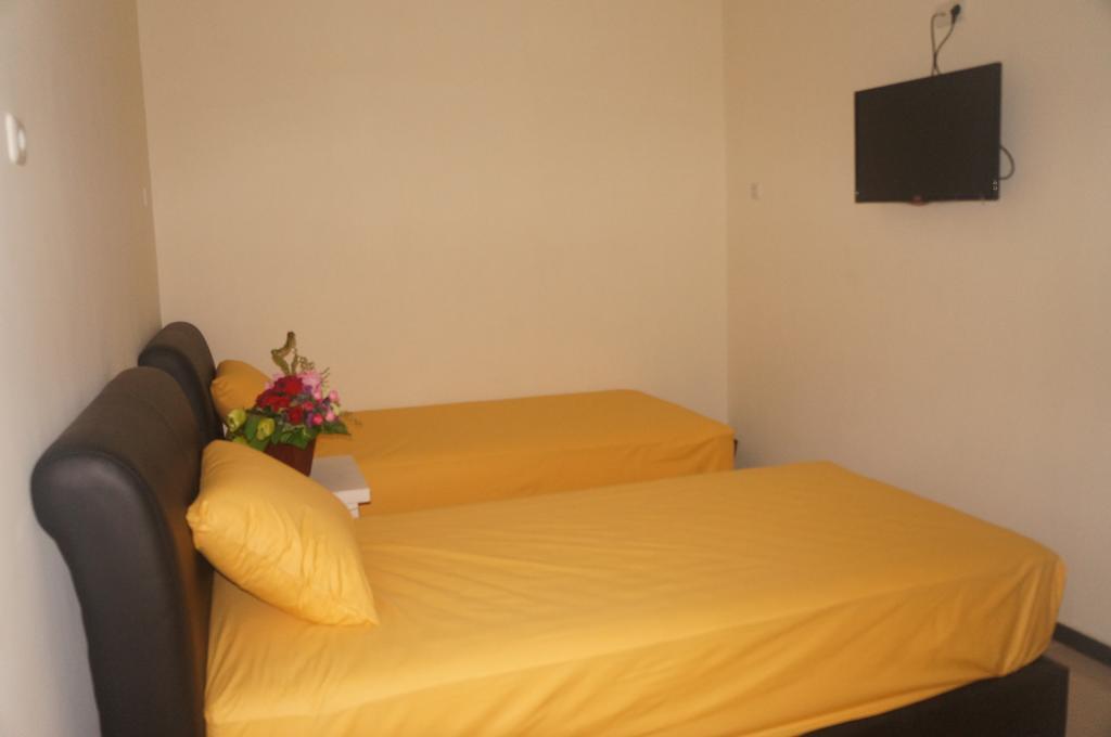 מאלאנג Budget Guest House Tunas Mandiri Jaya חדר תמונה